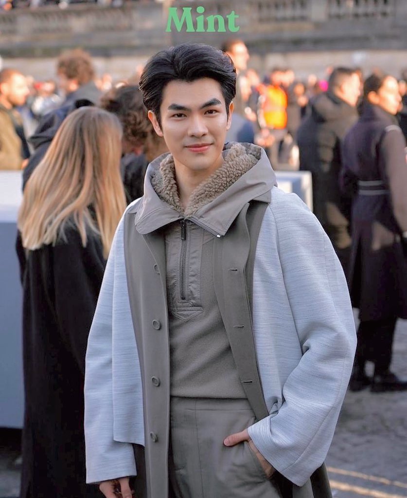 ptriaykh's tweet photo. p'po pake baju merah begini sih bukan maen gantengnya 😍 dan ditambah auranya p'mile di paris like a crazy rich 🥺 *kuatkan hati ini *🙏🏼 https://t.co/FQxeghMr8h