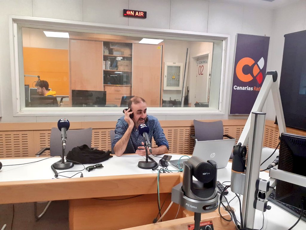 laradiocanaria's tweet photo. 🟠 #LaConversación de hoy de @tot_canarias la tenemos con el músico, compositor, arreglista y productor @yulballesteros.

📻 Sintoniza la Radio Pública de Canarias.

📡https://t.co/slYSldLuyo https://t.co/vdsPDs6td9