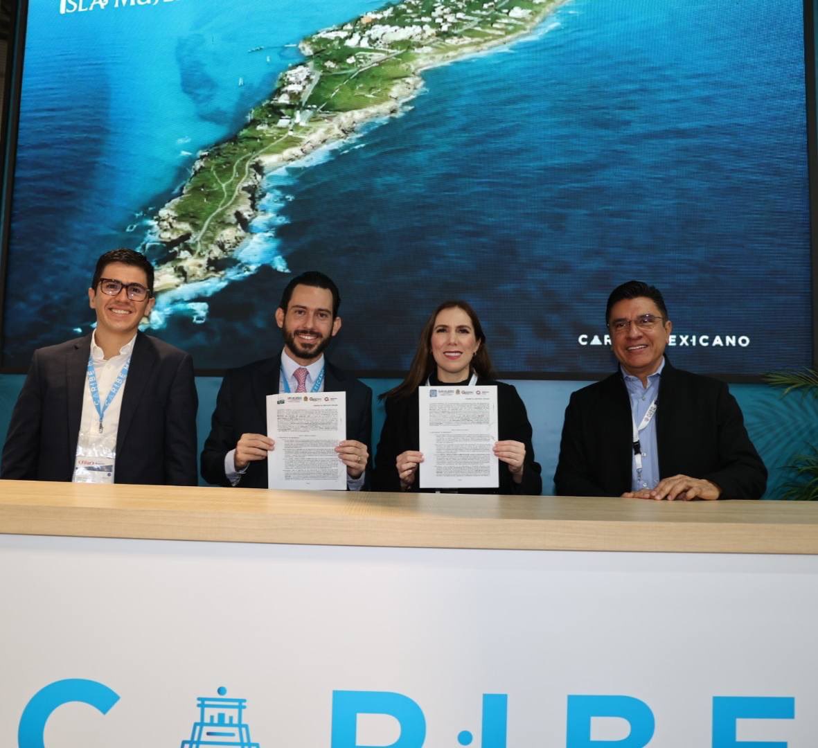 bernardocuetomx's tweet photo. ¡Continuamos sumando a todos los destinos a #RETURQ!
Bajo la encomienda de la Gobernadora @MaraLezama firmamos el convenio de colaboración con @soyateneadeisla, Presidente de @AytoIslaMujeres el cua nos permitirá impulsar el registro estatal de turismo #RETURQ dentro de la Isla. https://t.co/3JHbEAF0SV