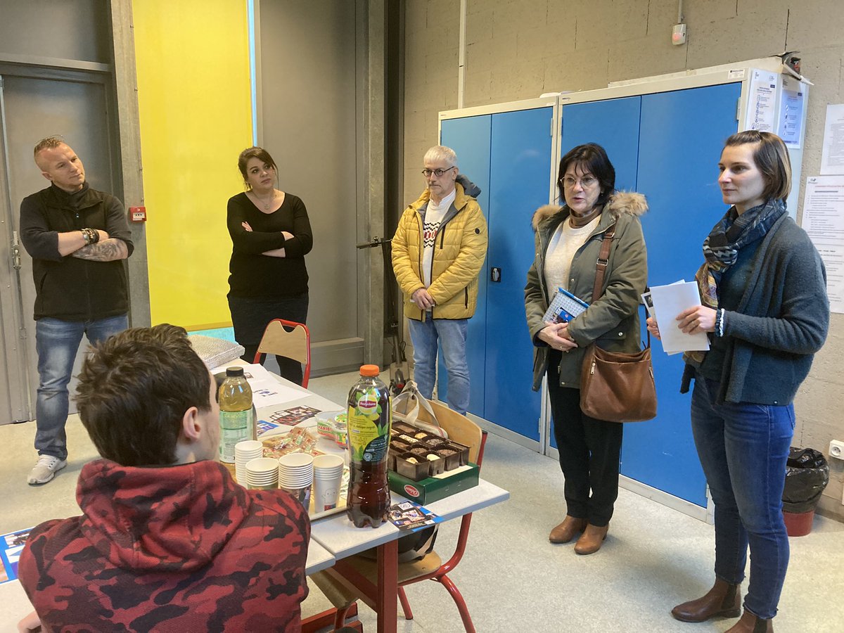 LyceesSembat's tweet photo. Accueil des #mentors qui accompagneront les mini-entrepreneurs des @LyceesSembat pendant leur projet #H20 #LaFactory @epafrance https://t.co/173nocSfNA