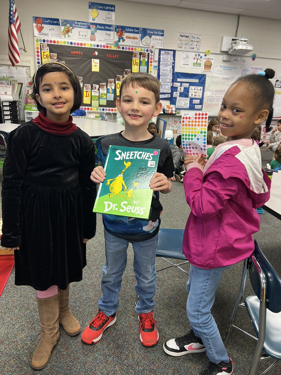First graders made connections between The Sneetches and our learning about Martin Luther King Jr. from the week. We all got stars to reflect on how we are all unique and how we can celebrate our differences. ⭐️