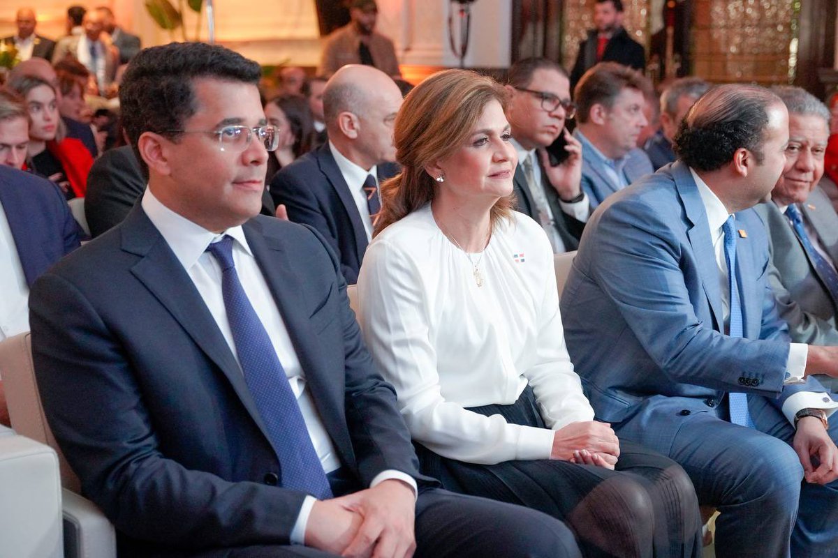 Con <a href="/BANRESERVASRD/">Banreservas</a> buscamos llevar a Puerto Plata a los ojos del mundo entero como un destino innovador y moderno. Esta mañana presentamos el Proyecto Punta Bergantín a inversionistas y empresarios hoteleros de España. ¡Esperamos grandes resultados! #RDenFITUR2023