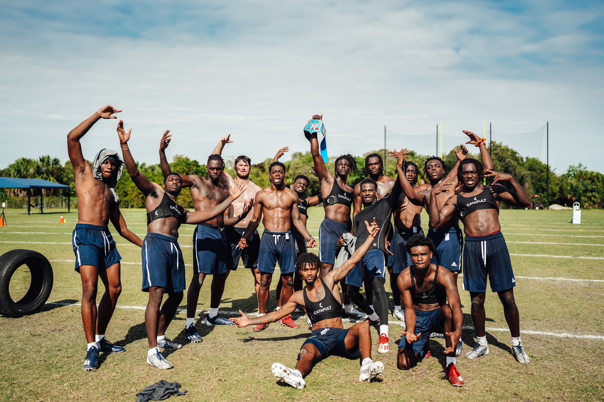FAUFootball's tweet image. The Belt belongs to the Slydeouts🥇

Earned by the position group that works the hardest every week 💪

#WinningInParadise #Plus2