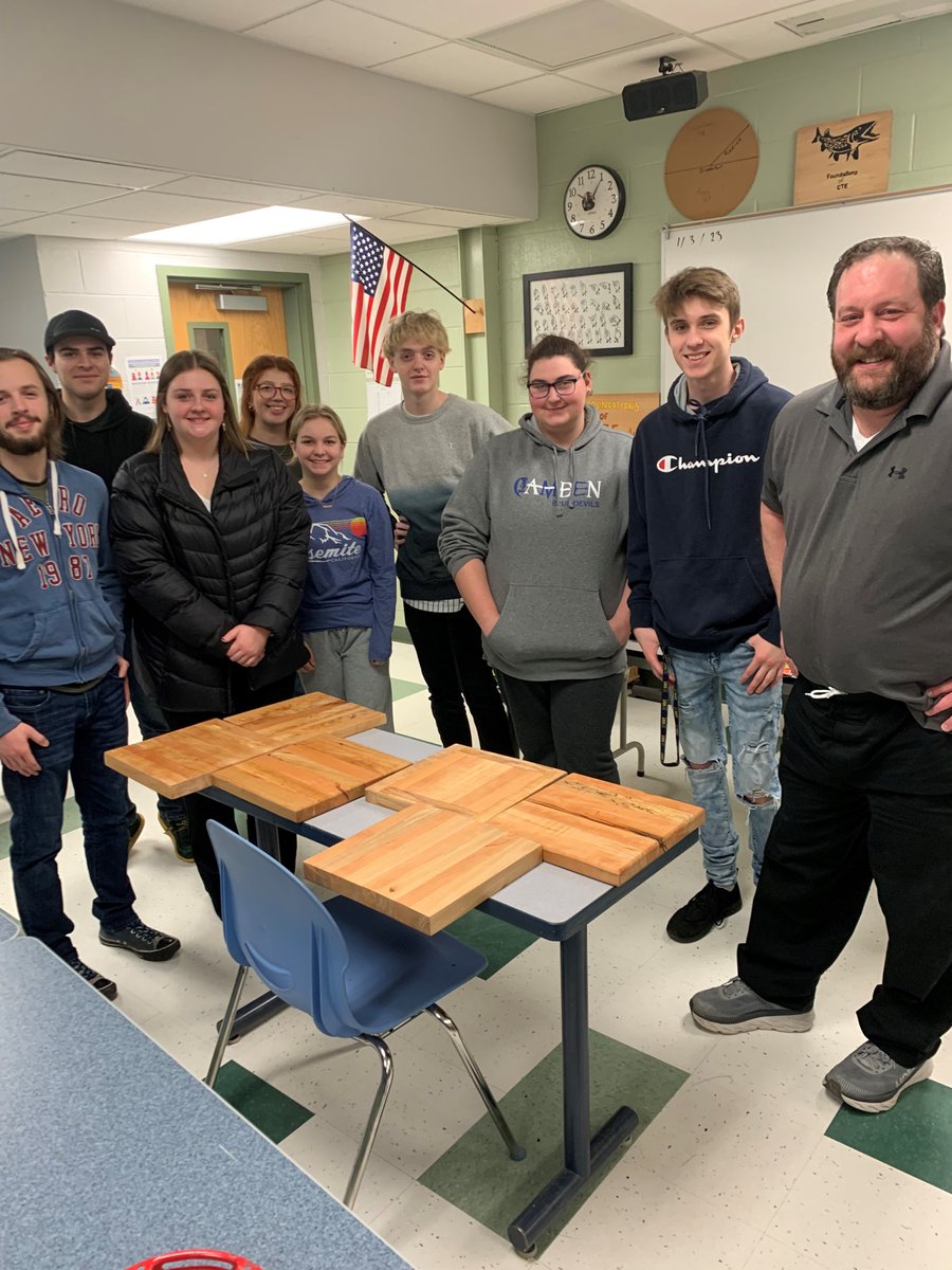 MOBOCES1's tweet photo. #moboces Adv Culinary &amp; Foundations 10 teamed up for an #operationcollaboration project. ACE asked for new classroom cutting boards. F10 selected high-quality lumber that they had previously milled on campus and created new boards for the ACE class. #handsonlearning #careerready https://t.co/hrnhC0hLmY