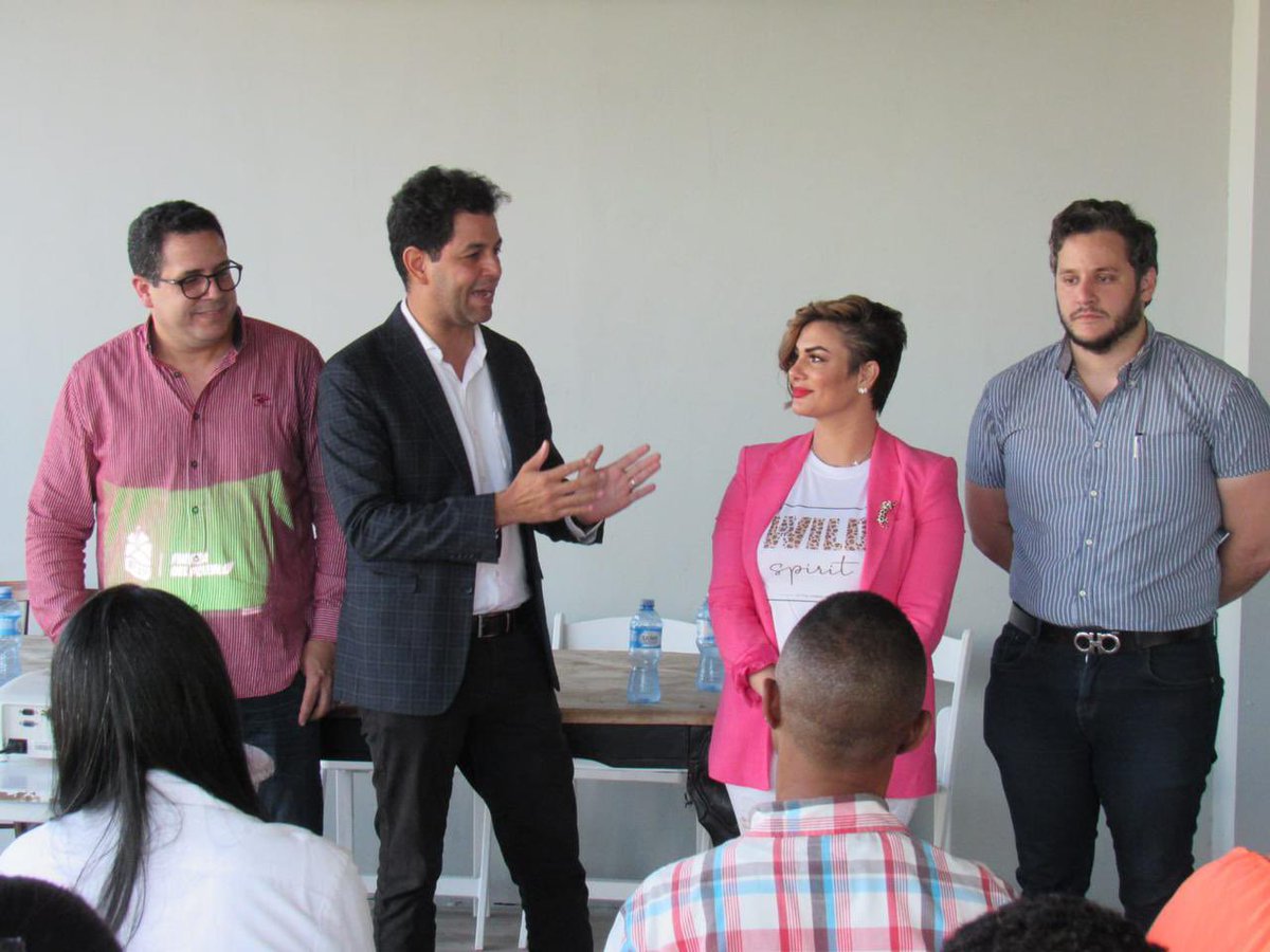 keniaMartinezMS's tweet photo. Encuentro Sector Externo en apoyo a nuestro próximo presidente @LeonelFernandez de la República Dominicana 2024🇩🇴 @FPcomunica
#FuerzaDelPueblo #FPComunica #SectorExternoConLeonel https://t.co/pJqfNBxLtM