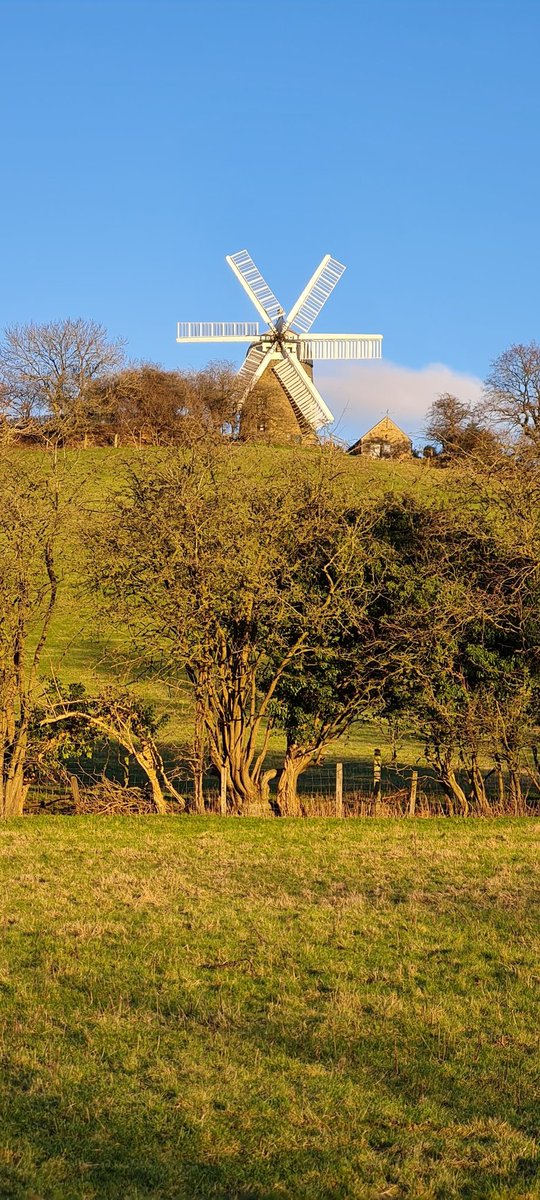 marklangleyart's tweet photo. Heage Windmill today. I love the blue sky!
#heagewindmill #Derbyshire #windmill #Heage https://t.co/fUfrkhEvgE