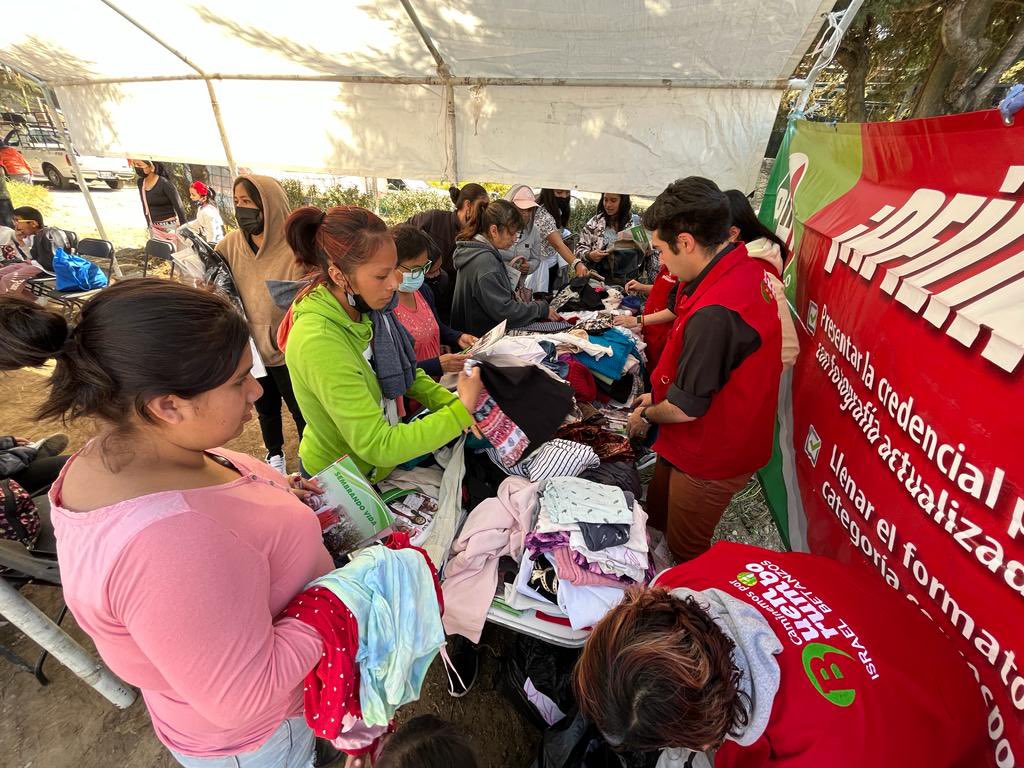 OPOLPRICDMX's tweet photo. Seguimos atendiendo a los y las vecinas de #ÁlvaroObregón con los mejores servicios y especialistas👏🏻✅
Te esperamos hasta las 14hrs en📍Las canchas de Fútbol la Brecha (el Panorámico) a un costado de la terminal de camiones, Pueblo Santa Rosa Xochiac.🙌🏼 
#PorBuenRumbo 🇲🇽 https://t.co/k45r2tbi8J