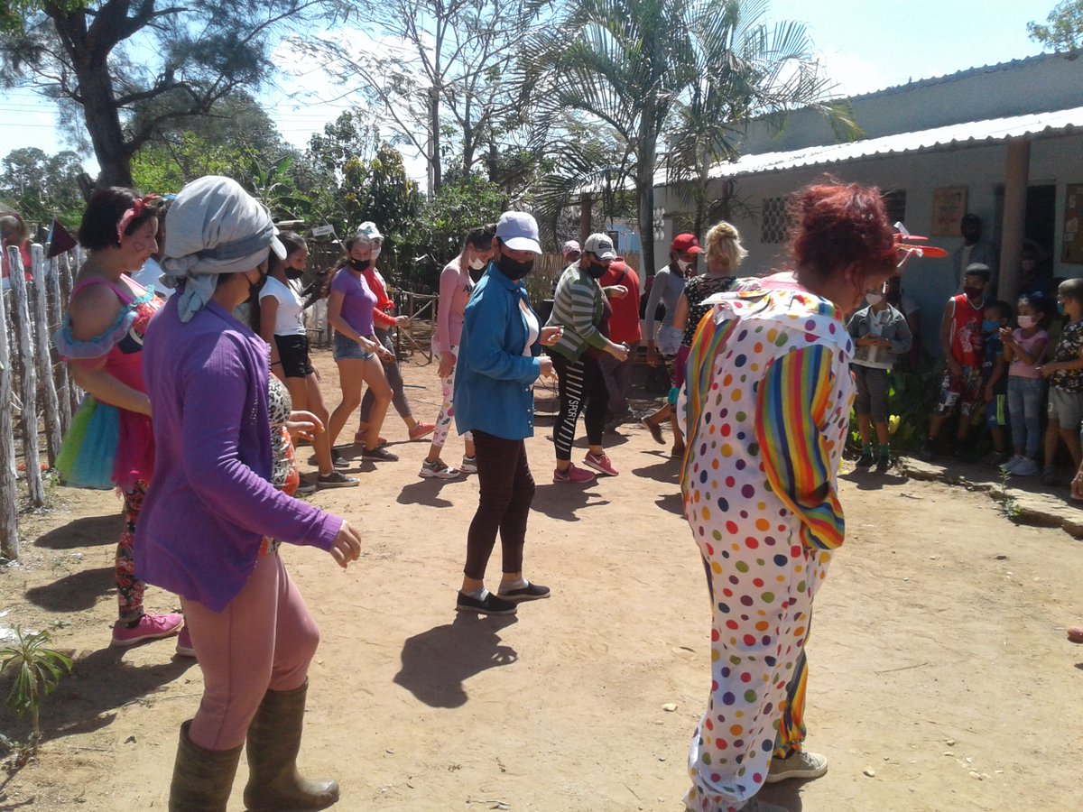 #SantoDomingo Actividad comunitaria de los instructores de arte en la zona rural Cayo Bejuco del Consejo Popular Cascajal #CubaViveYTrabaja #EducaciónVillaClara