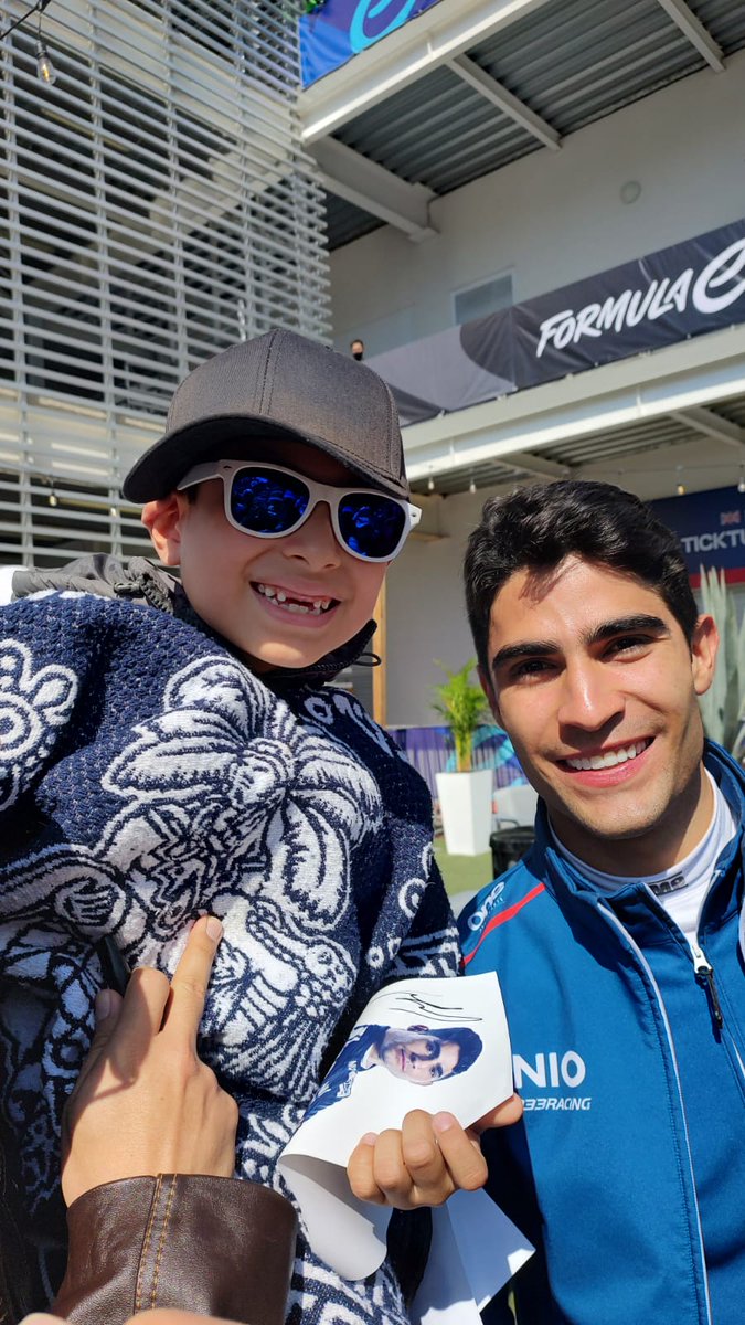 MSuajeda's tweet photo. @NIO333FormulaE @DanTicktum @sergiosettecama @FIAFormulaE Obrigado @sergiosettecama https://t.co/IQUw3dPpM7