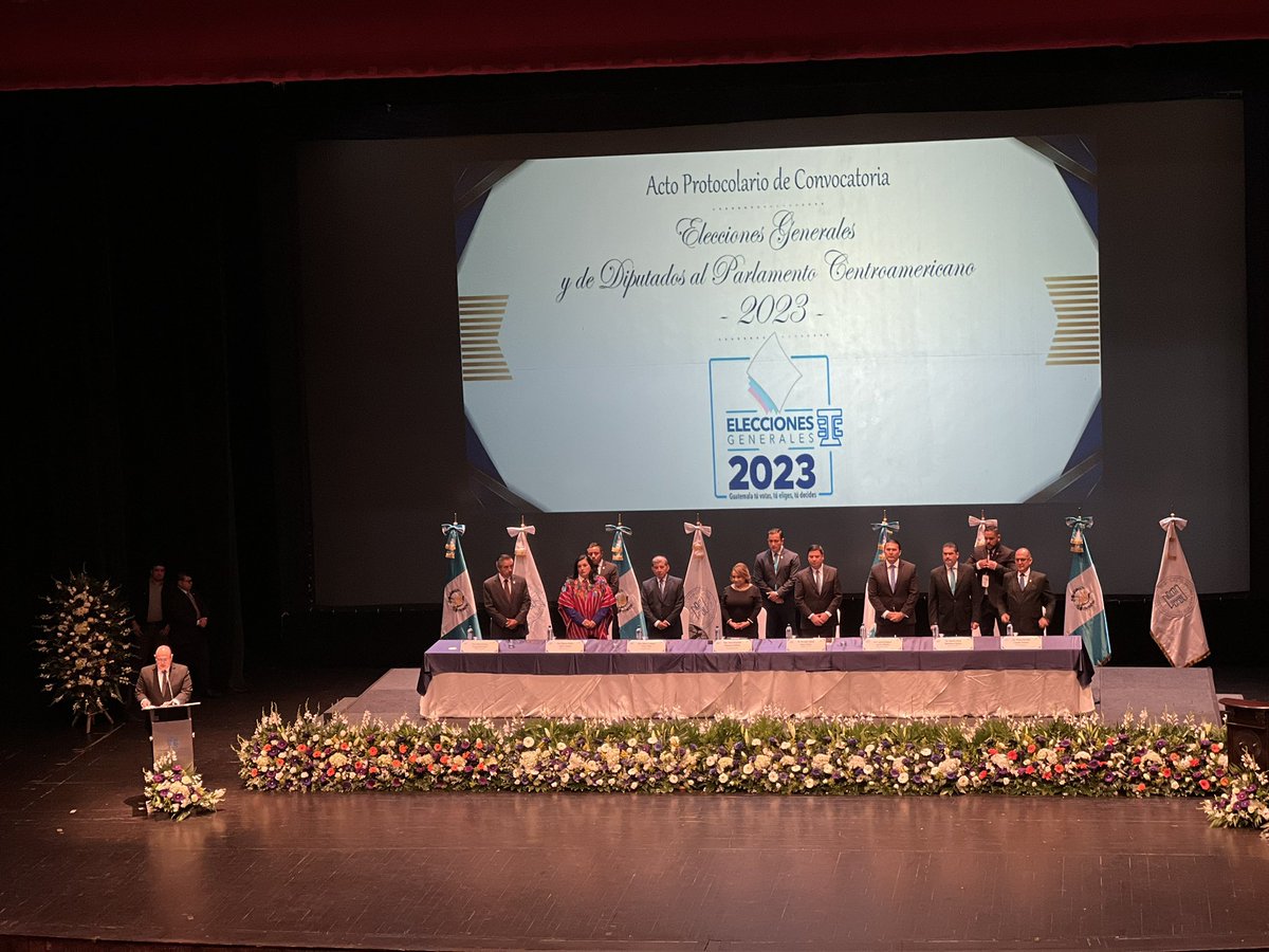 hmontenegroGT's tweet photo. #DecisionLibre | Inicia el acto en el que el @TSEGuatemala hará la convocatoria de elecciones, con lo que da inicio el proceso de inscripción de candidatos. Al acto asisten secretarios generales de los partidos, diputados y funcionarios de gobierno. @prensa_libre @Guatevision_tv https://t.co/iqB497pVOa