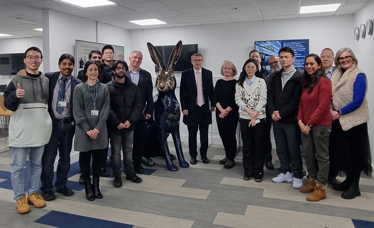 SotonBusiness's tweet photo. We welcomed executive members, David Farrow &amp; Rod Baker from #Barclays to come &amp; have a discussion with academics &amp; students within the School. It was a fantastic #opportunity to engage as a group &amp; obtain a better view of how this #partnership might enhance the UoS Triple Helix https://t.co/NhDjdPsCPb