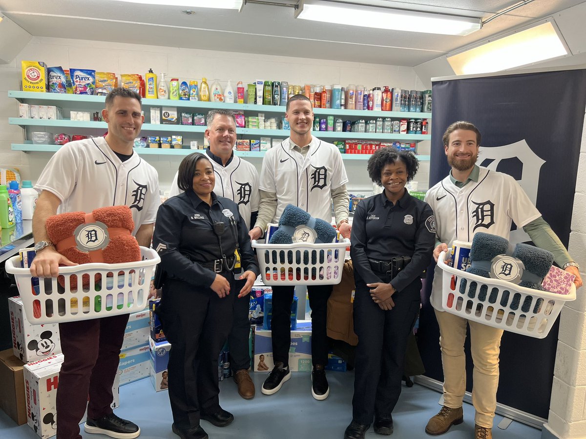 detroitpolice's tweet photo. Thank you to the Detroit @tigers who toured our @DPD6Pct’s Community Closet and learned about our mission to give back to residents! We are tremendously grateful for your donation. https://t.co/1VUdDLqe85