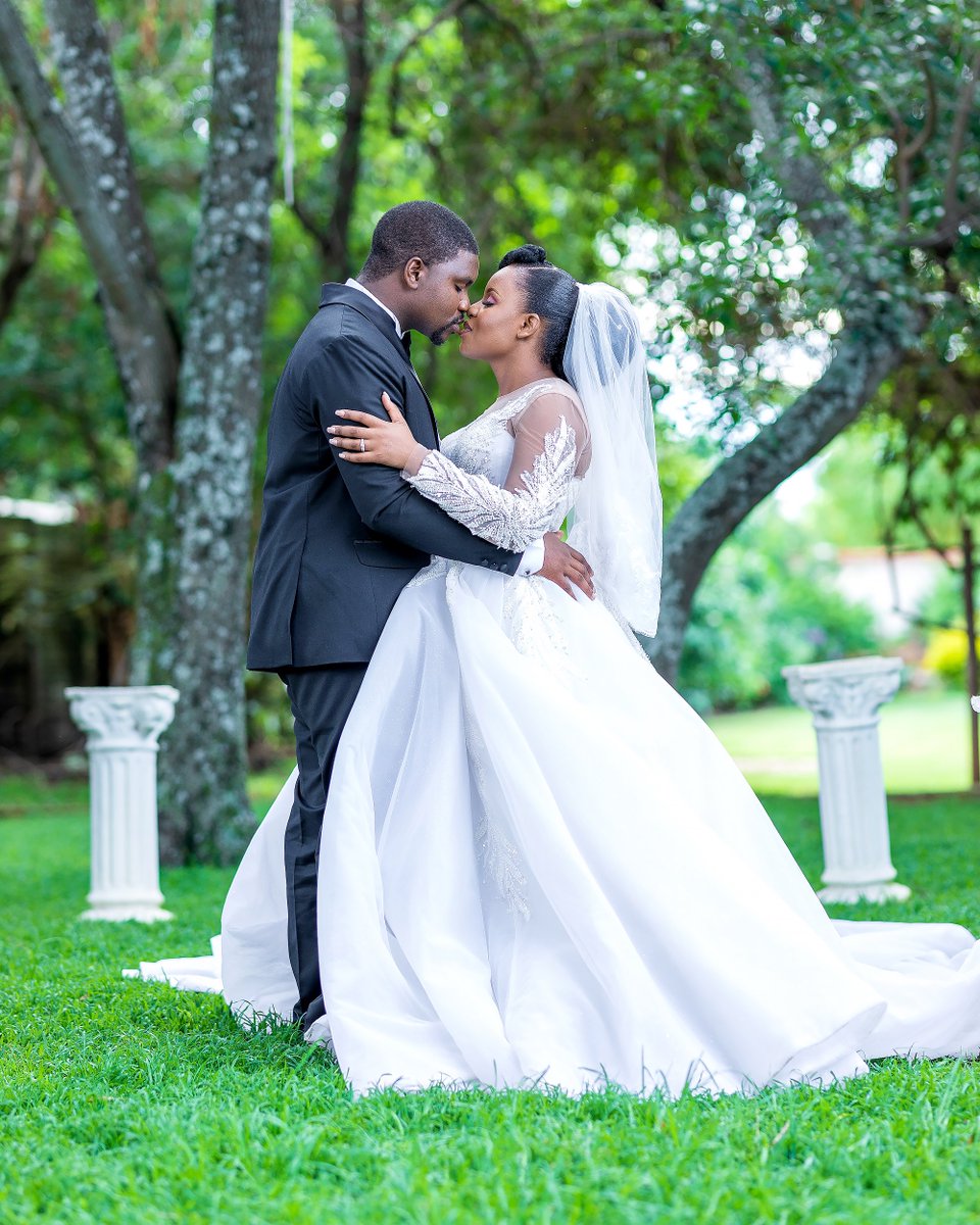 TukeniStudio's tweet photo. Congratulations Mthokozisi and Carol❤️

#zimbabweweddings  #zimbabwecouples  #hararecouples https://t.co/kIY0oaWwt6