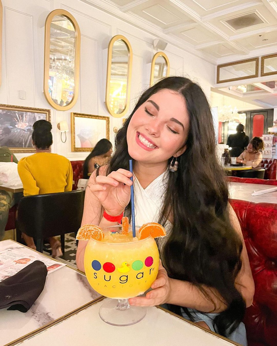 Our Tropical Fruit Punch Goblet will leave you with a big smile on your face! 😁 Designed by @snoopdogg, this goblet is made with @teremana, fresh pineapple, orange juice and delicious peach and tropical flavors. #Mississippi #SweetTooth #SugarFactory 📸: @chaislynmusic