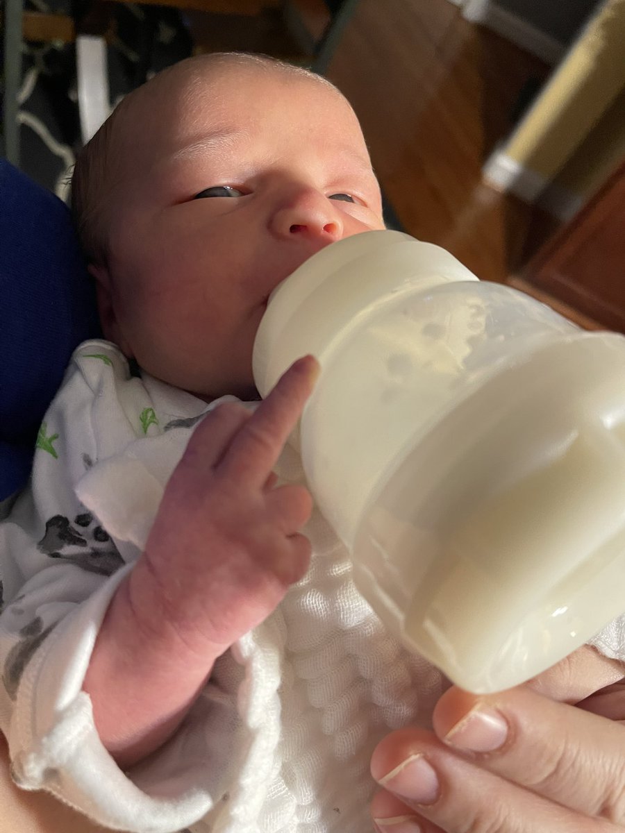 rae_np's tweet photo. Juniper Lee is giving the finger to the world… lol she’s less than 2 weeks old… how does she know already? #smartbaby #iloveher #shegotitfromhermama #juniperlee #andersonfamilyadventures #andersonpartyof5 https://t.co/epUz4Ir14L