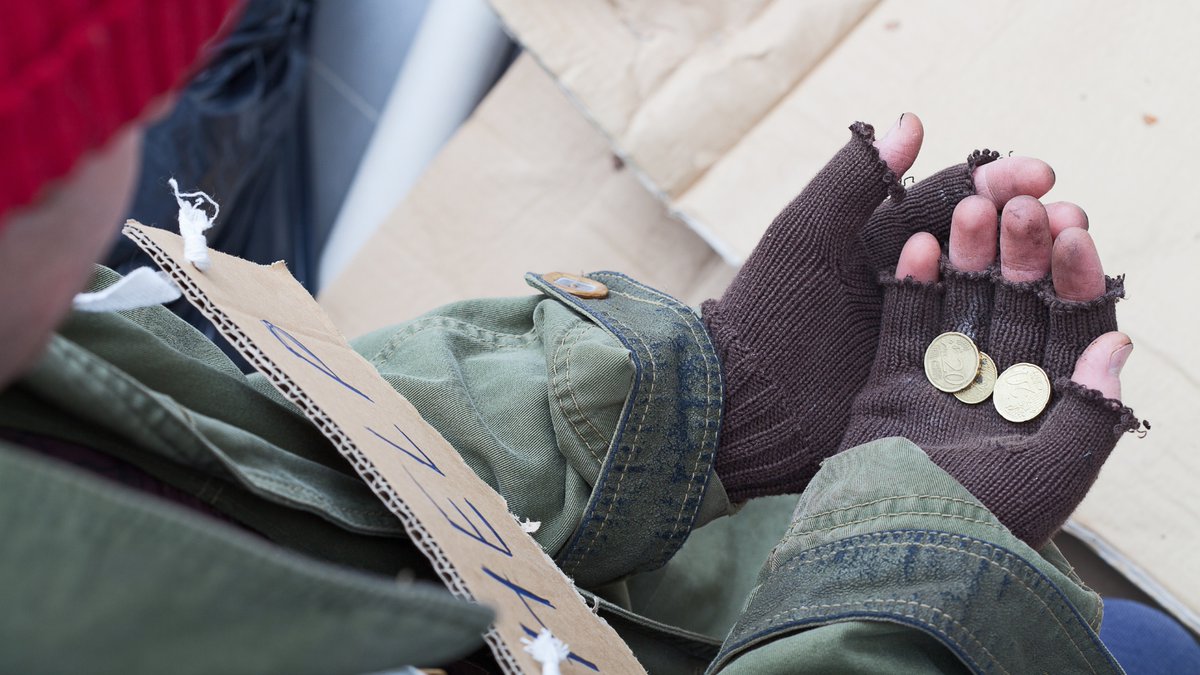New study reveals the link between NYC streetscapes and fatal opioid overdoses among the homeless community. Don't miss this eye-opening read by <a href="/thelizn/">Elizabeth Nesoff, PhD MPH</a> at sciencedirect.com/science/articl…  #Houselessness  #opioidcrisis #overdoseawareness