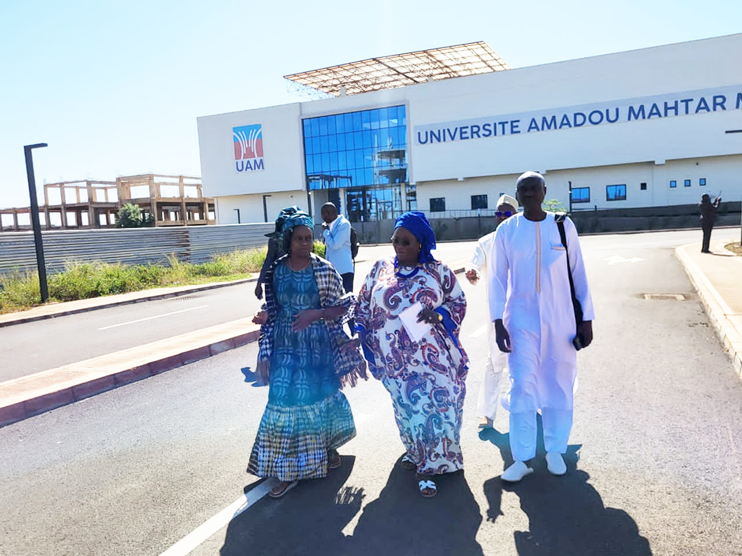 MahtarMbow's tweet image. [#travail #visiteguidee]
L’UAM a reçu, ce jeudi 19 janvier 2023, une délégation de responsables de bibliothèques pour une séance de travail sous forme d’échanges avec la Directrice de la bibliothèque de l’UAM, Madame Awa Cisse DIOUF.
#UAM #kebetu #Entrepreneuriat #Jeunesse #kitab