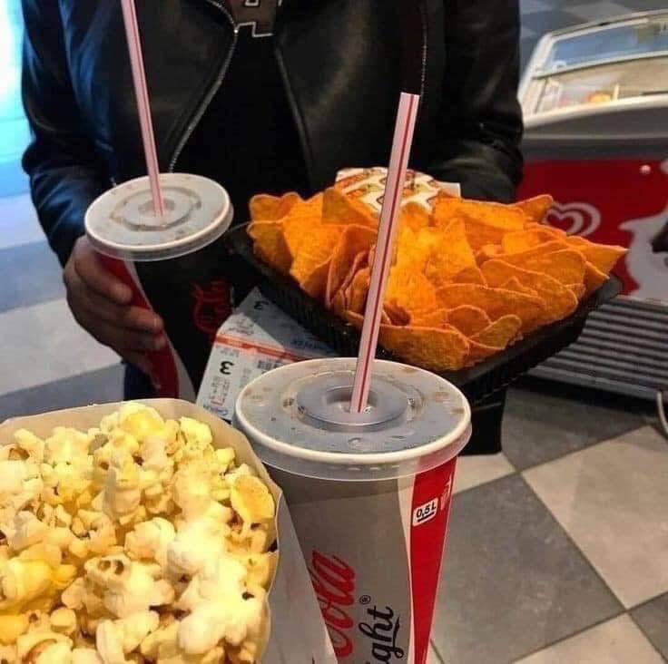 1MillonMikee's tweet photo. Preciso ir ao cinema. 🥺 🍿 https://t.co/gpsDuKEzoM