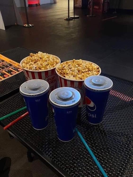 1MillonMikee's tweet photo. Preciso ir ao cinema. 🥺 🍿 https://t.co/gpsDuKEzoM