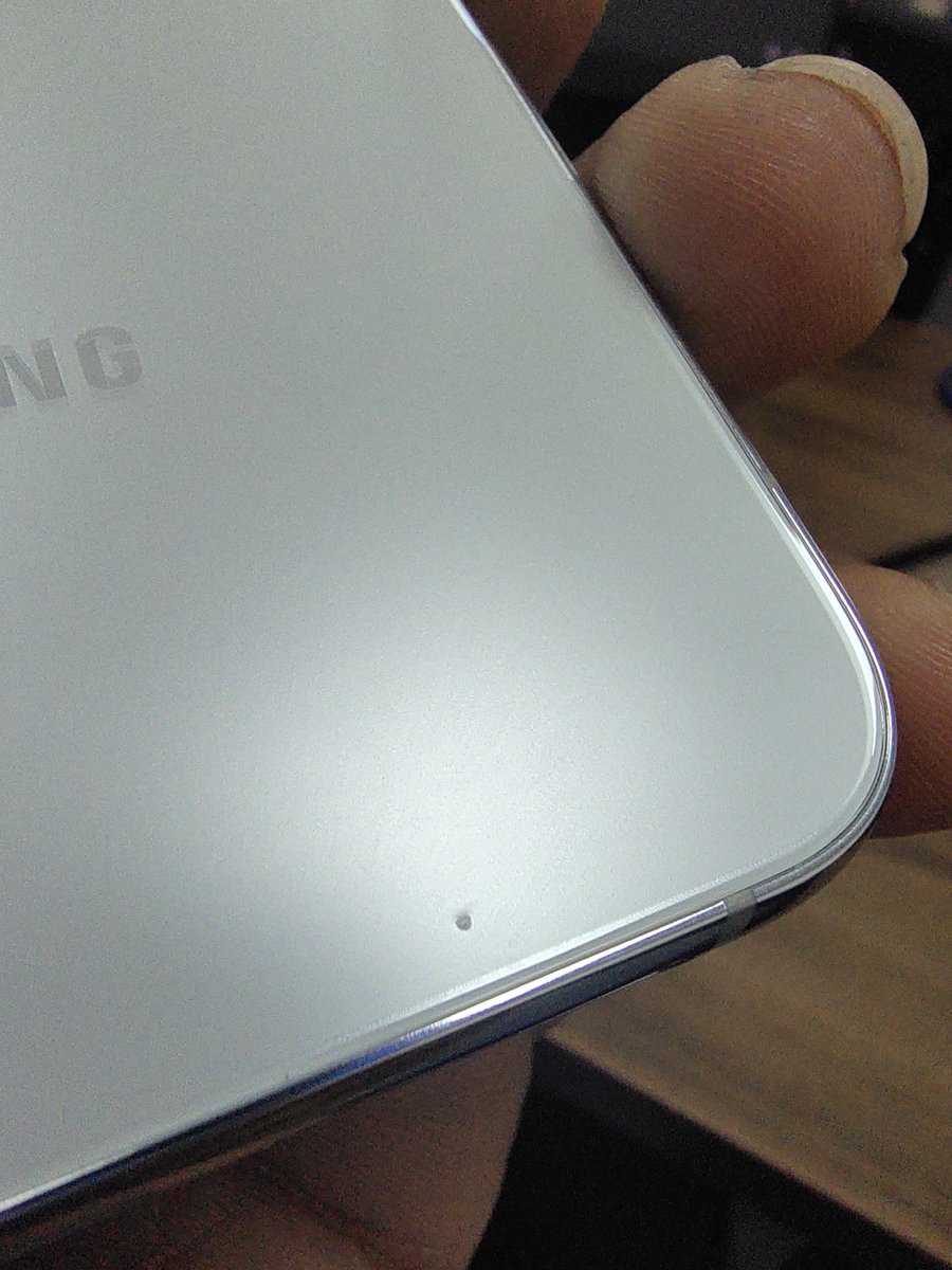 csabir44's tweet photo. @SamsungIndia Flipkart send me the defective mobile of samsung galaxy S22 plus. How can samsung can't see the defective model it's a premium phone and now Flipkart is not accepting this very disappointed by samsung. https://t.co/JENpWHavlS