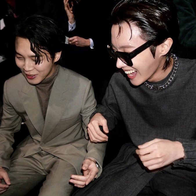 sitluvvmii's tweet photo. ESTOY LLORANDO 😭, SI YO LO VÍ USTEDES TAMBIÉN 😭😭💜

FASHION KING J-HOPE
FASHION ICON J-HOPE
FACE OF DIOR JIMIN
FASHION ICON PARK JIMIN
HUMAN DIOR PARK JIMIN
DIOR GLOBAL AMBASSADOR JIMIN
#JIMINxDIOR #JIMIN #BTSJIMIN #JHOPE #HOSEOK #Hobi
#JiminAtDiorFashionShow https://t.co/2Td7b8iM2b