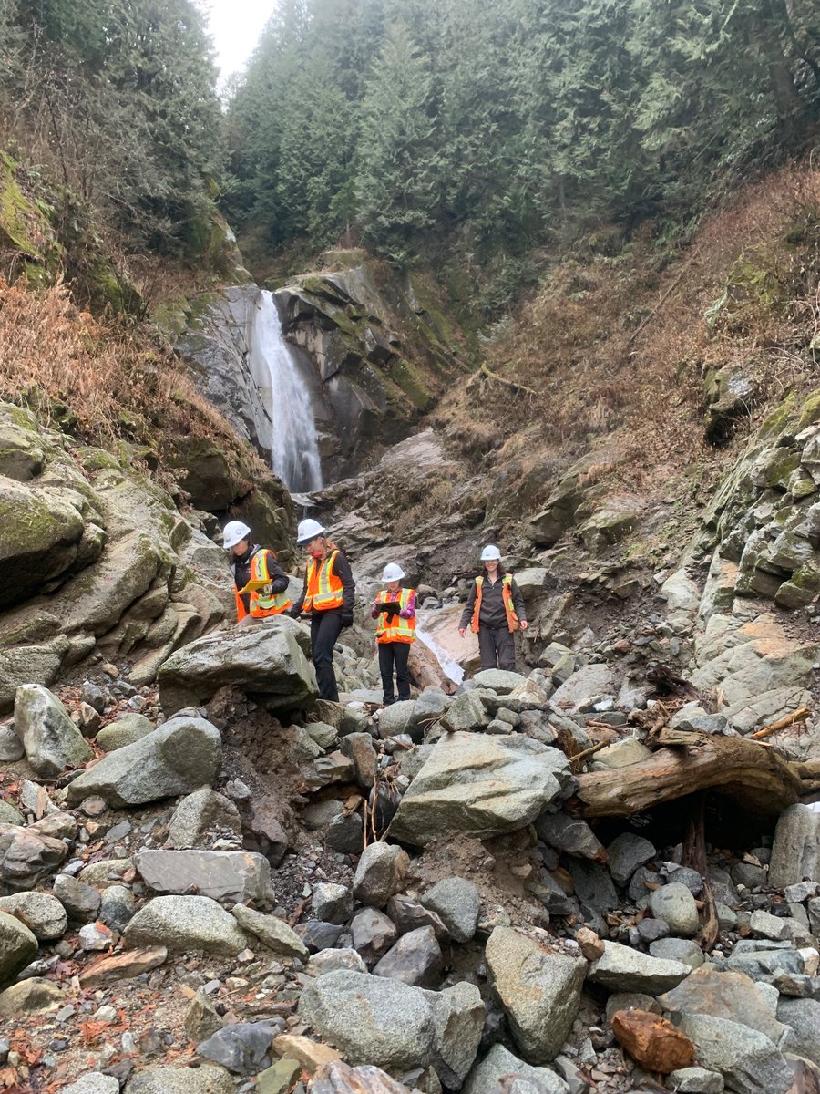 CarieAnnLau's tweet image. My heart is happy from looking at debris flows yesterday and training up junior staff on assessment techniques. Most of these deposits are from the November 2021 atmospheric river overlain on November 2017 events. @BGCEngineering #geohazards #debrisflow