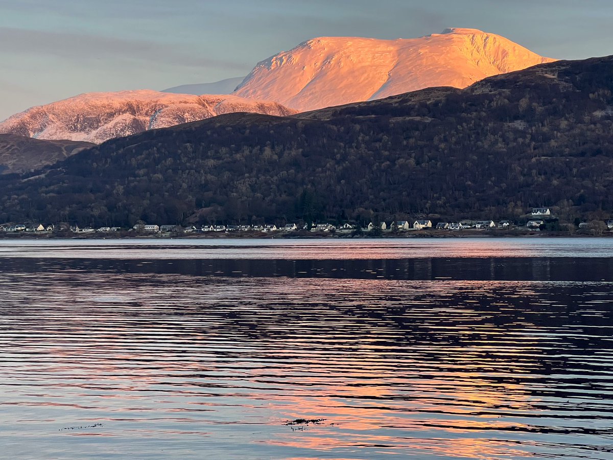 LifeAfloat's tweet photo. I’ve been transfixed by the Ben all day and this evening the mountain glowed beautifully for me. 😊 https://t.co/mfC1zSxtHl