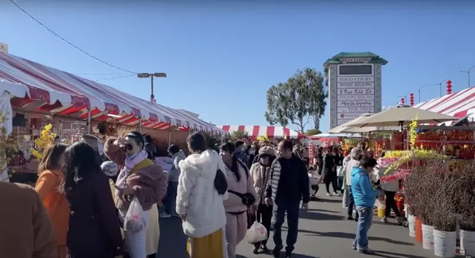 Syndicate650's tweet image. 迎春年节展，时隔三年强势回归，会在1月21日和22日会在蒙特利公园市嘉伟街举行，在这个年节举行前，还可以去哪里感受节日的气氛呢、在那里发现了一个不在南加华人聚居的城市，但是年味也非常的浓厚，儿啊还有很多80，90后熟悉的儿时过年玩具