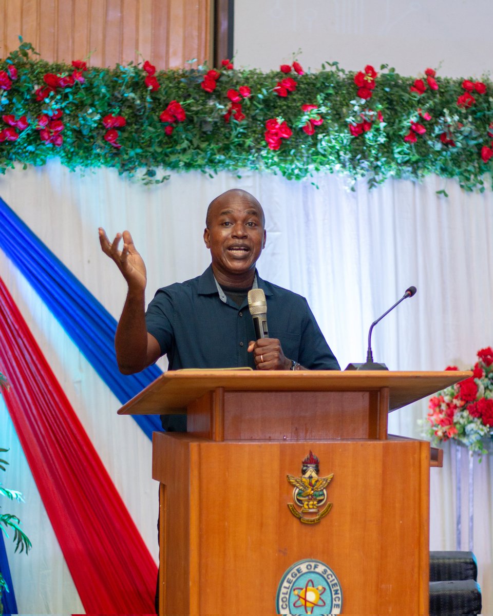 thescisaknust's tweet photo. [𝗦𝗧𝗔𝗥𝗧 𝗜𝗧 𝗥𝗜𝗚𝗛𝗧];

“Success is in your hand, heart and minds”

Uncle Kofi Owusu ends presentation on this.

#WeHoldTheWorld | #FreshersAkwaabaWeek https://t.co/BcfSkrO0vT