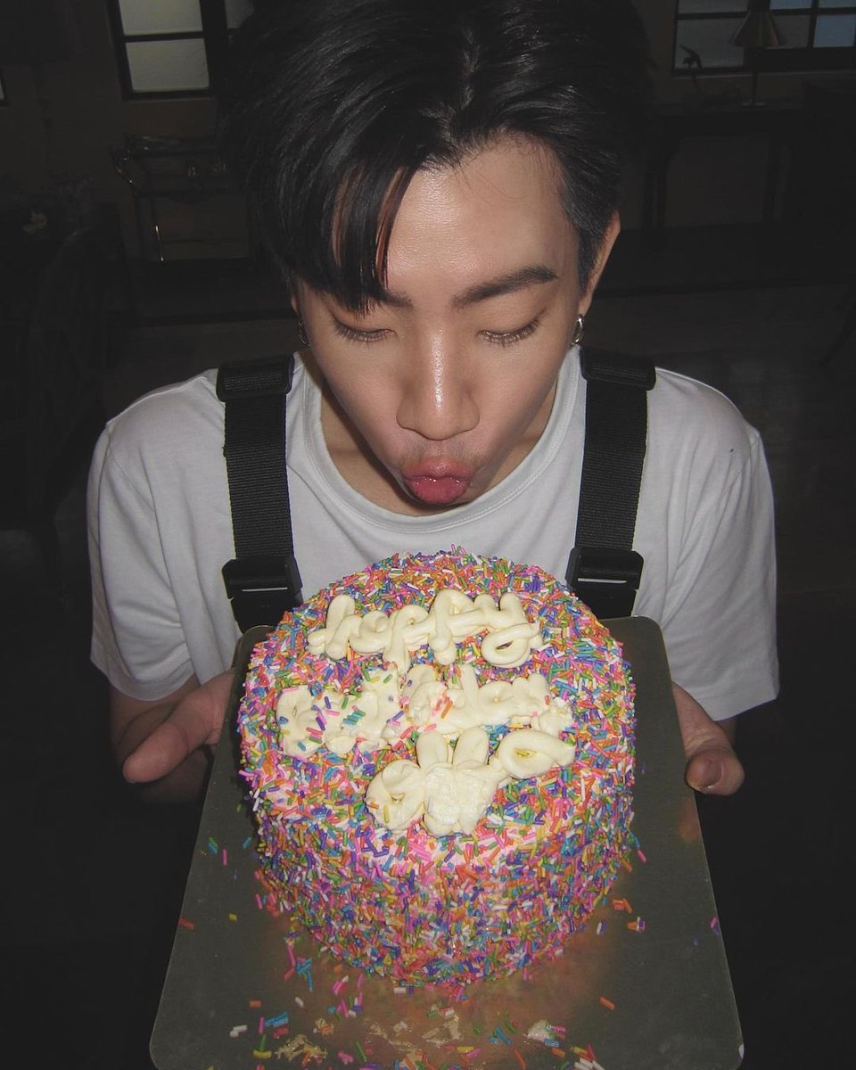 Jhatsaya's tweet photo. น่ารักมากเลยอ่ะ 🎂🫶🏻💚

#ออฟกัน #HaveATumcialDay https://t.co/7GjhoiWYSd