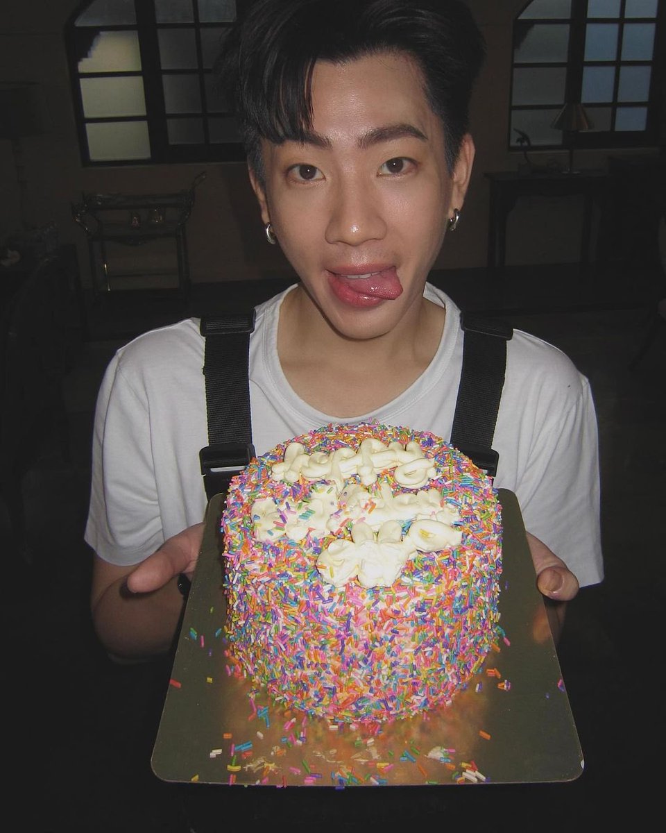 Jhatsaya's tweet photo. น่ารักมากเลยอ่ะ 🎂🫶🏻💚

#ออฟกัน #HaveATumcialDay https://t.co/7GjhoiWYSd