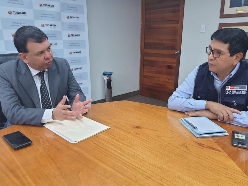 SuSaludPeru's tweet photo. 🔉#AlertaInfomativa
El Superintendente Nacional de Salud, Dr. Juan Carlos Velasco Guerrero, se reunió hoy con el Director de la @DirisLimaNorte, Dr. Gualberto Segovia Meza, a fin de analizar los avances del Aseguramiento Universal en Salud y(1/1) https://t.co/bNZRyVf2No