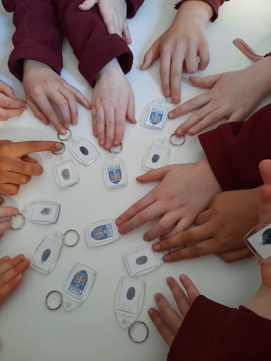 TVP_BerksWest's tweet photo. Caversham PCSO's visited year 5's today at Thameside Primary School to talk about personal safety. They also conducted a finger printing session with their mini police. #communityworking https://t.co/8IOZkYQHch