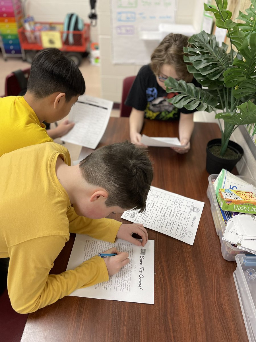 KoekemoerCHPS's tweet photo. Students proofread one another’s persuasive essays #editorsintraining #fifthgradewriting #writingisaprocess #thewritingprocess https://t.co/Es3VevtbD7