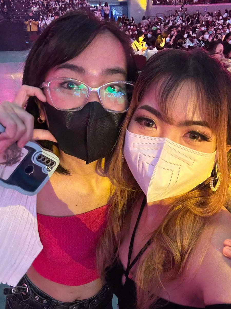 Ryuddaengsales's tweet photo. Met beautiful people earlier <3333 hope u enjoyed the night din po aaaa 🫠🫶 https://t.co/CbCRjgsQwG
