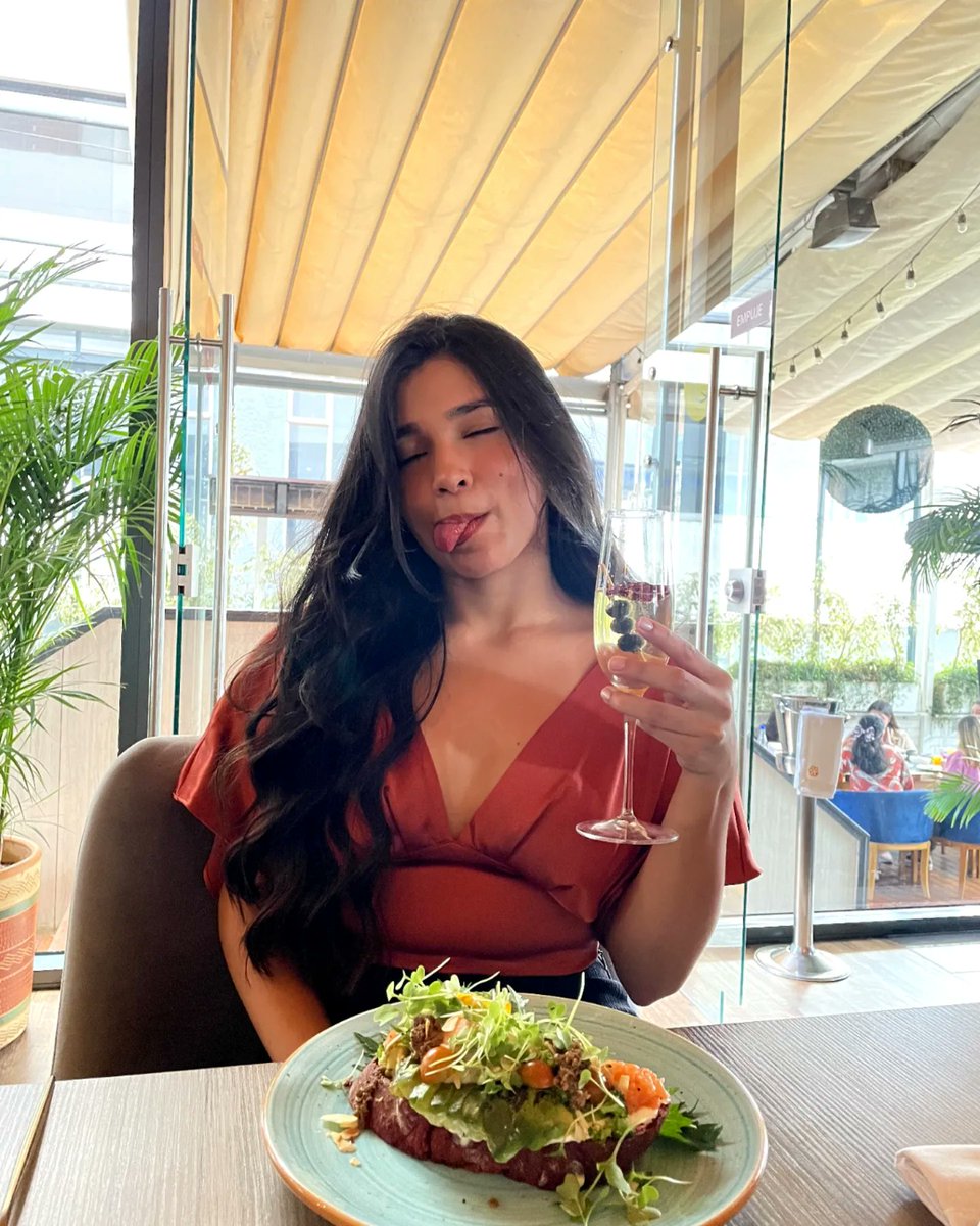 lmarenahag's tweet photo. what's a girl gonna do? a diamond's gotta SHINE✨ #Feeling24 (perdón no supero mi cumple). https://t.co/mErFRj6l7x