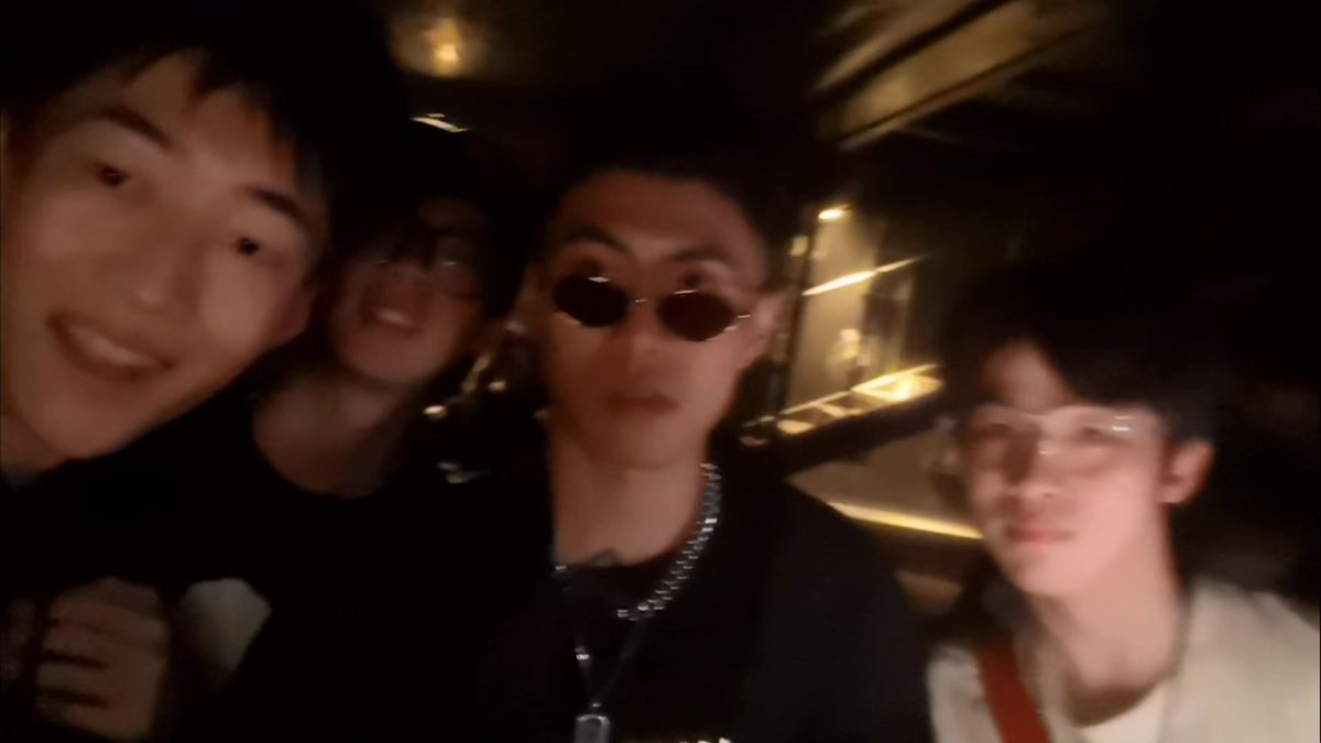 Pocky_Max's tweet photo. 突然翻到去年和刘聪的合照 #长沙 #KeyL #刘聪 https://t.co/F8TcDG4Hv6