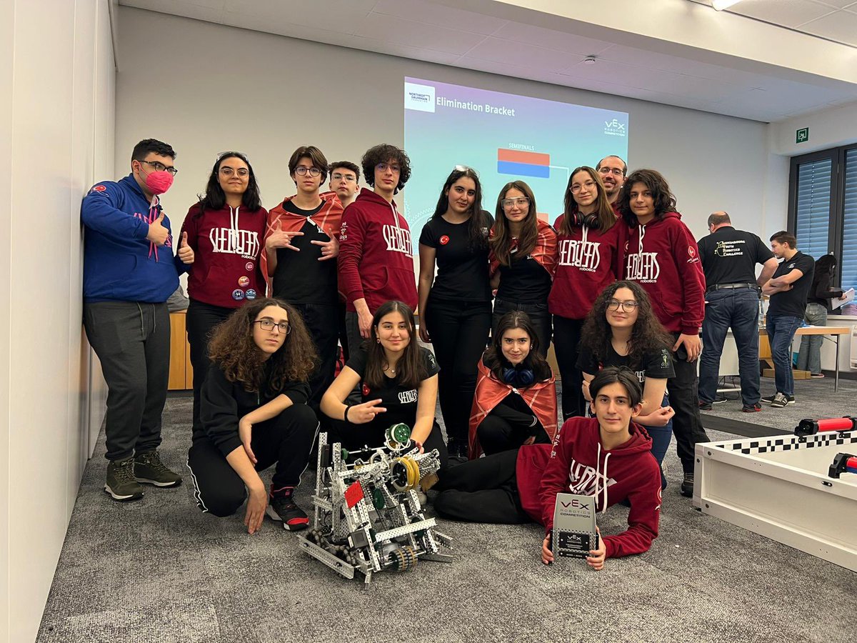 cayyolu_doga's tweet photo. Almanya Stuttgart VEX Robotic Turnuvasında yarışan NEO Robotics ve Veritas Robotics takımlarımızdan Veritas Robotics takımı, turnuva şampiyonu olarak bizleri gururlandırdı. @EnisEryaman @Azrafraarzu1 @ilkay04cakir @cakigry @DogaOkullari https://t.co/sZth0lcl95