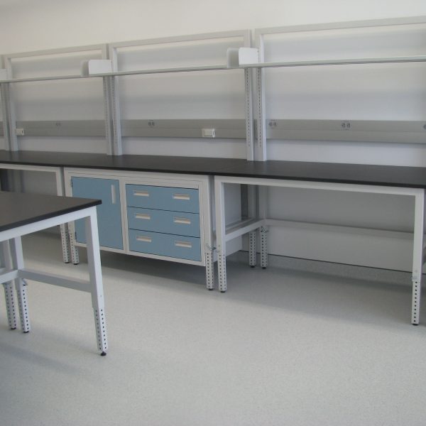 rdmind's tweet image. RDM #LaboratoryTables with Suspended #Cabinets are available in a variety of configurations.

Options include #StainlessSteel top &amp;amp; sink, #AdjustableHeight legs with pins - overhead #StorageCabinet on tabletop risers &amp;amp; more.

Contact RDM today... rdm-ind.com/product/table-…