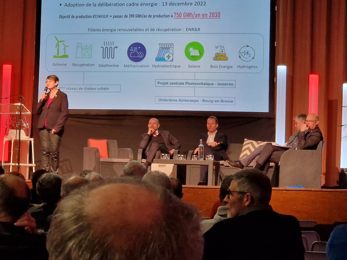 nmariadassou's tweet image. De nombreux élus présents à la salle des fêtes de St Denis- lès-Bourg pour assister à la Conference annuelle des élus de @GrandBourgAgglo : presentation d'opérations municipales significatives accompagnées par @GrandBourgAgglo et présentation des projets structurants.
@JFDebat
