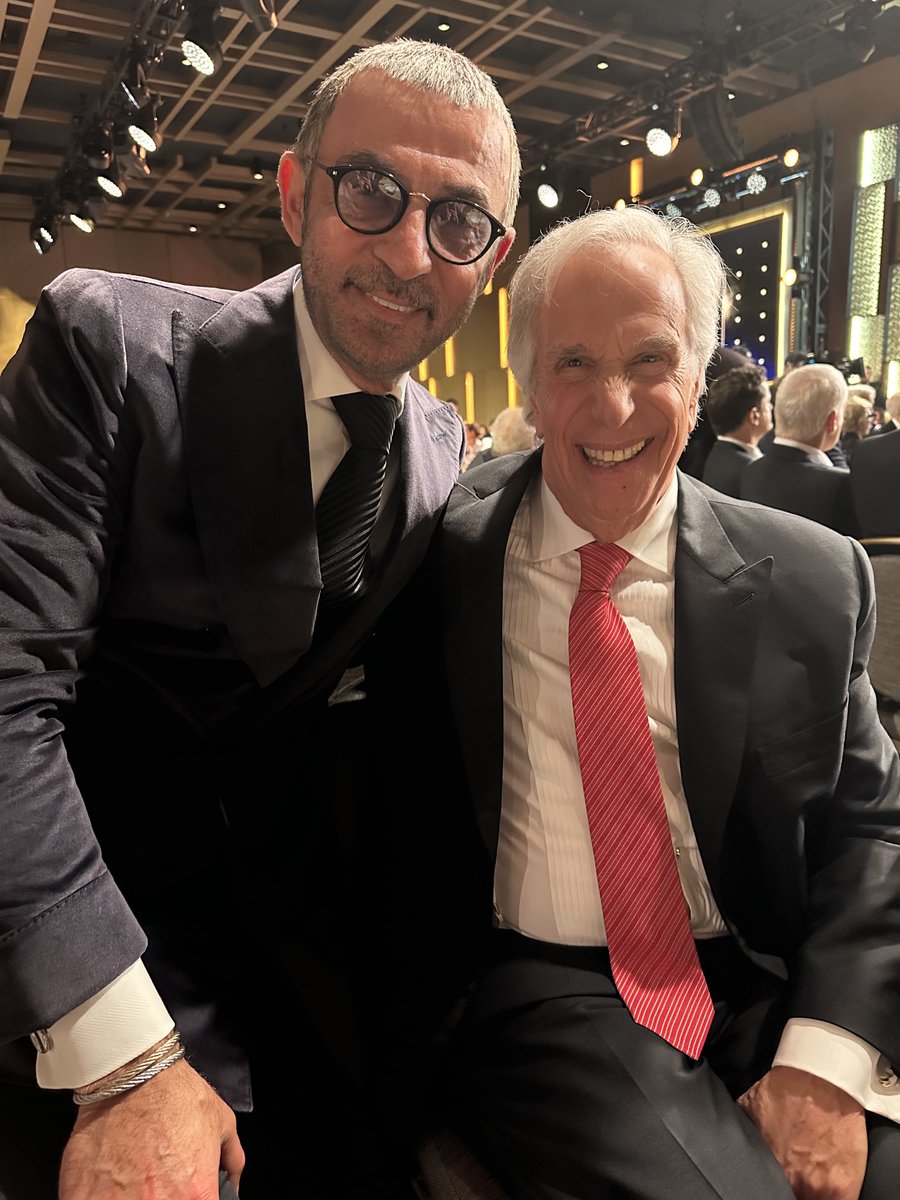 I saw Henry Winkler at the critics choice awards. He’s such a nice man. Love him       He loves my series Tehran, which is a good thing.  @criticschoice #henryWinkler.#Fonzie