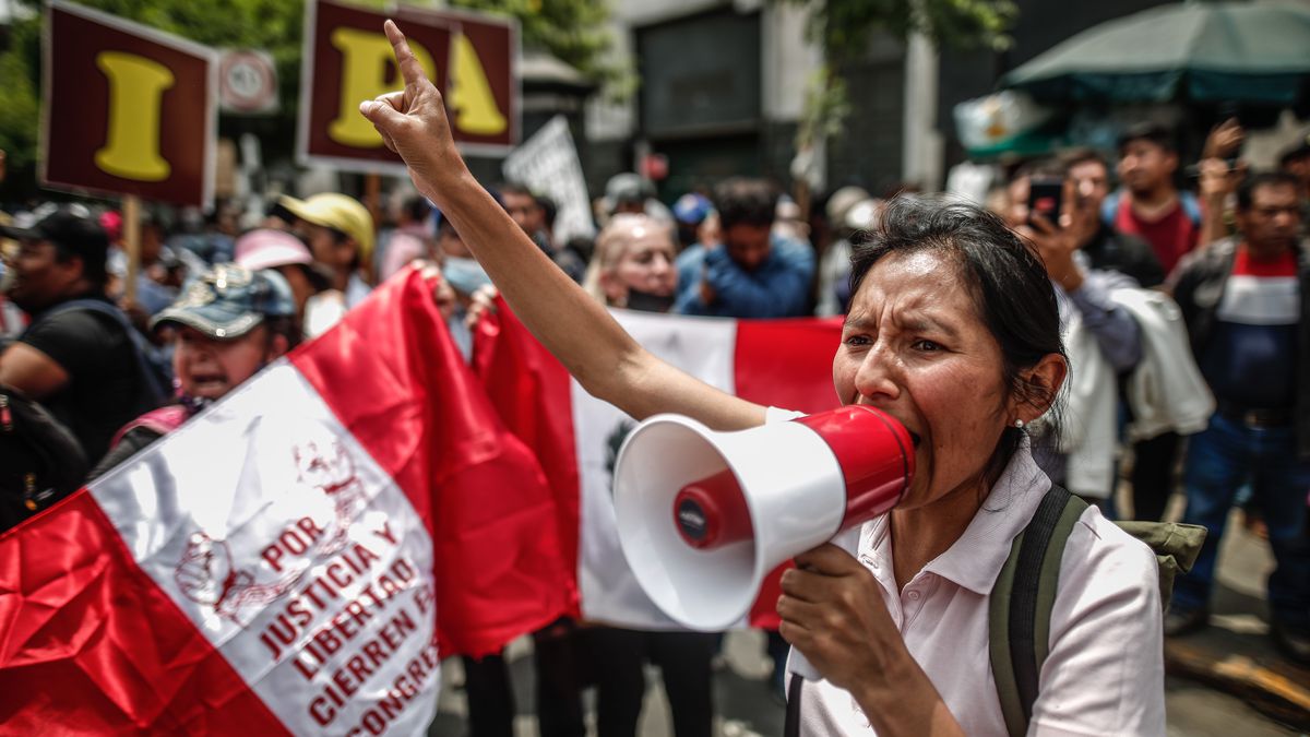 PaolaPteleSUR's tweet photo. #JugadaEstratégica Más de 50 muertos por represión en #Perú ¿Qué intereses económicos blindan la impunidad a estos hechos? ¿La actual crisis impactará en la democracia de la región ? #Opine en @JugadaCritica https://t.co/sS0fGTTXW1