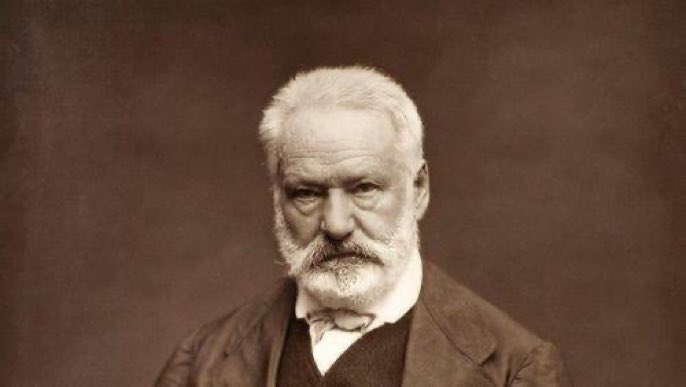 « Et puis, il y a ceux que l’on croise, que l’on connaît à peine, qui vous disent un mot, une phrase, vous accordent une minute, une demi-heure et changent le cours de votre vie. »
Victor Hugo