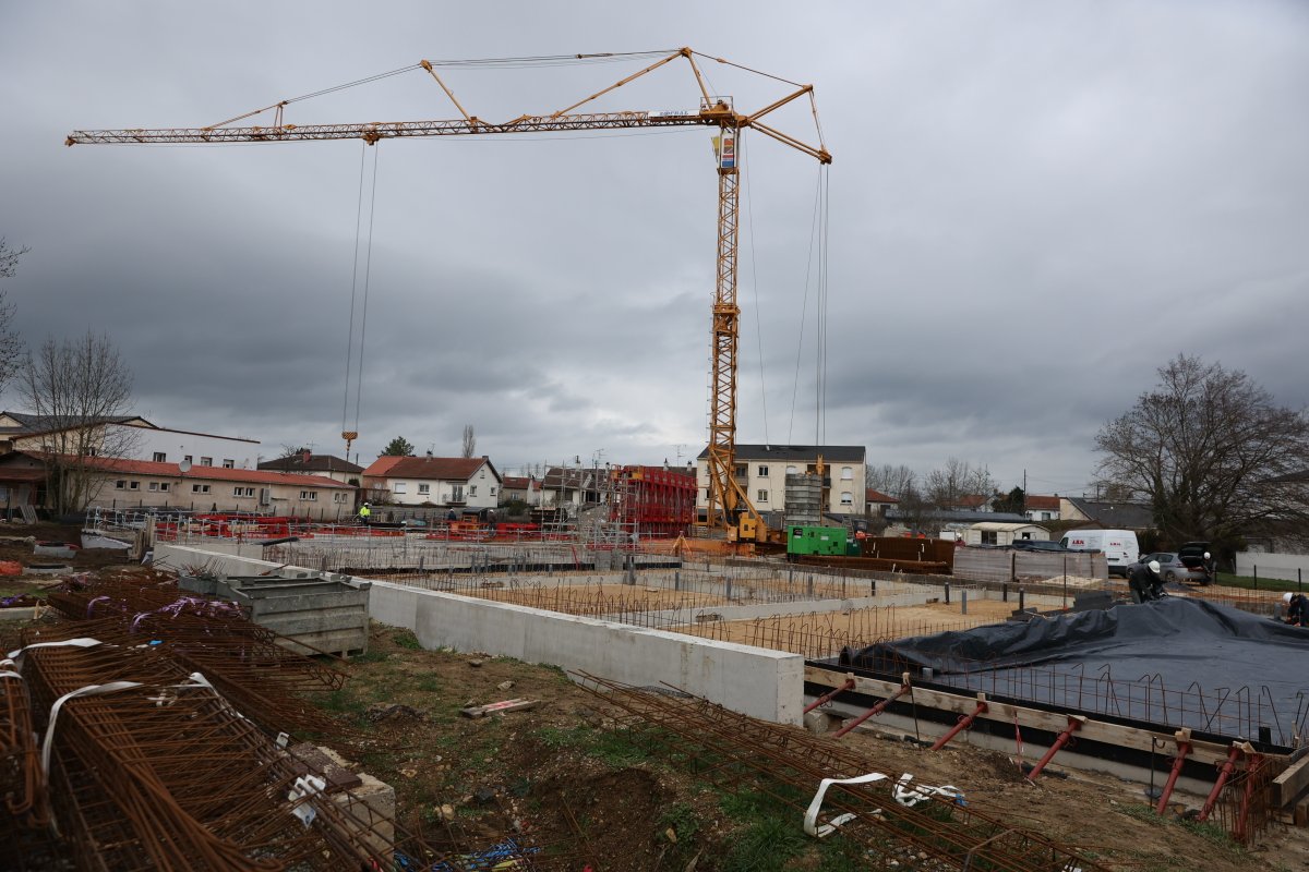 Prefet54's tweet photo. 1ère pierre de la future cuisine centrale à #Toul.
Projet soutenu par l’État #DETR et #FNADT =
✅ création d'emplois
👩‍🍳 élaboration de 3 000 repas/jour, circuits courts et développement durable
Pour :
▶️ 2 collèges
▶️ 30 sites périscolaires
▶️ 3 foyers de personnes âgées https://t.co/oQhaPcnCKE