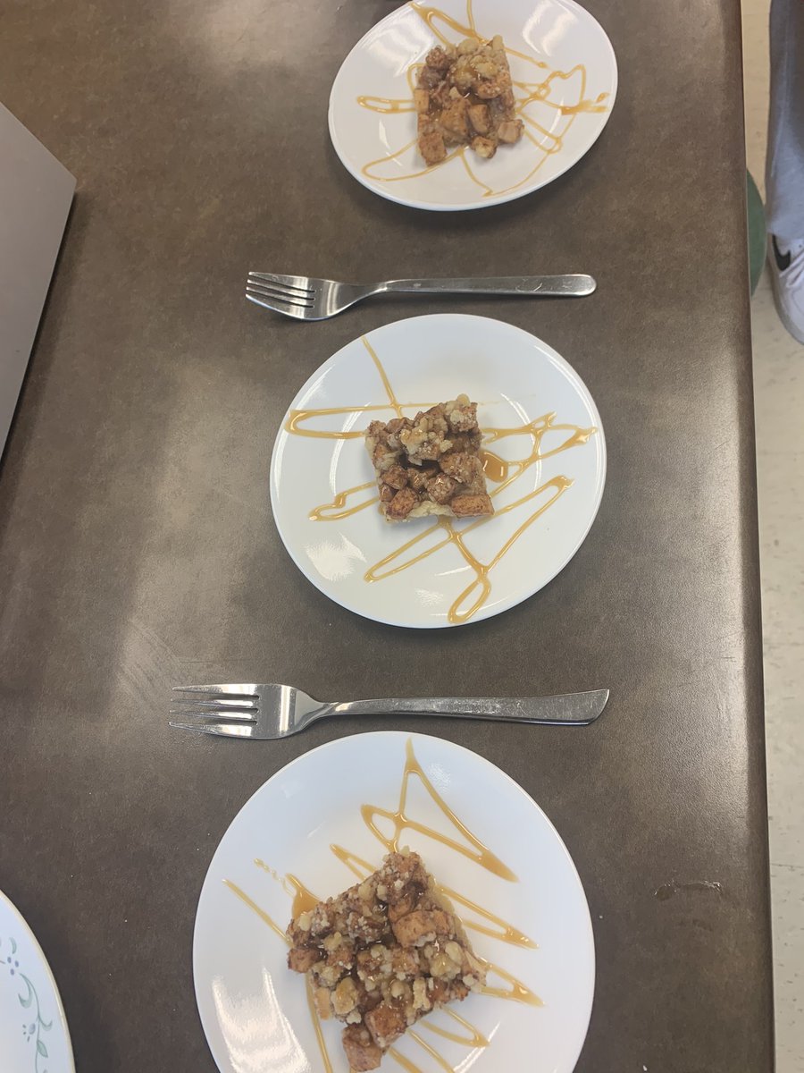 MedwayHS's tweet image. Judging in Grade 10 Foods class on their recipe choice, preparation, presentation and taste of their dish using a mystery ingredient:  🍎