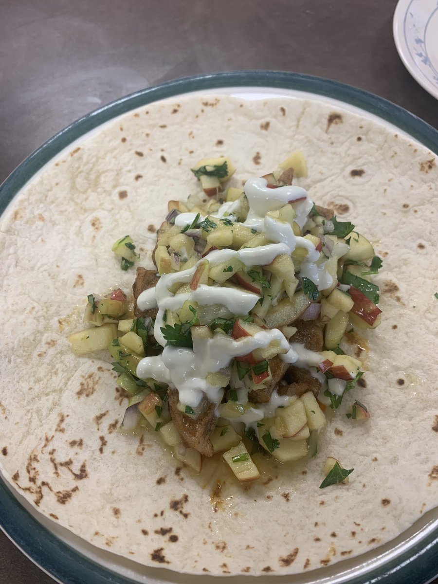 MedwayHS's tweet image. Judging in Grade 10 Foods class on their recipe choice, preparation, presentation and taste of their dish using a mystery ingredient:  🍎