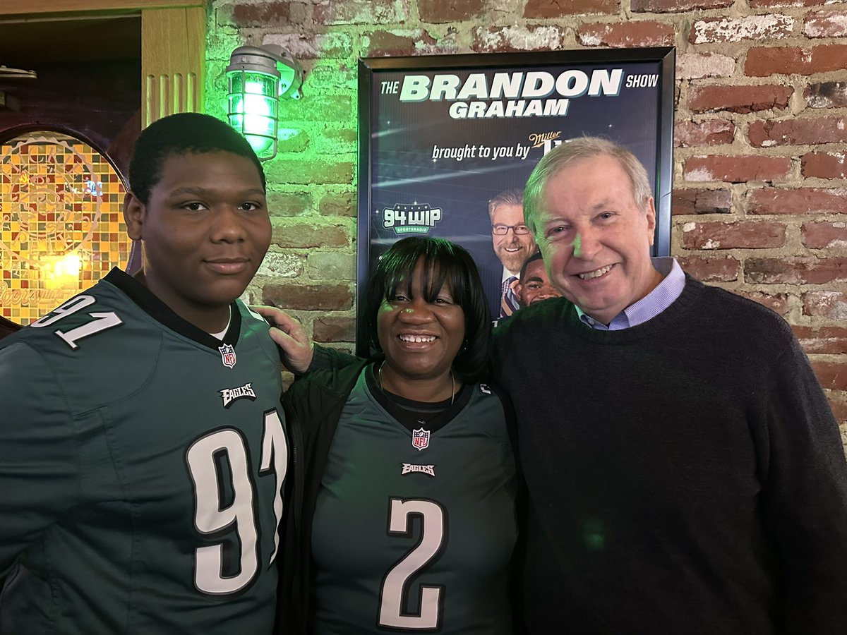 EAGLESHIRLEY's tweet photo. @FOX29philly @MikeFOX29 @AlexHolleyFOX29 We had a great Pep Rally for our @Eagles today @ChickiesnPetes w/fans & #EaglesCheerleadersDrumline @darealtank78 #RayDidinger @GarryCobb Let’s go Birds 💚🦅 b/c you know It’s a Philly Thing 😀💯👏🏾 https://t.co/5pDaHXm0Py