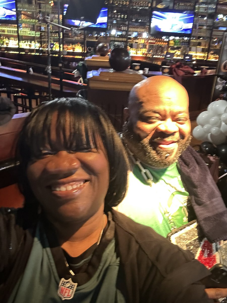 EAGLESHIRLEY's tweet photo. @FOX29philly @MikeFOX29 @AlexHolleyFOX29 We had a great Pep Rally for our @Eagles today @ChickiesnPetes w/fans & #EaglesCheerleadersDrumline @darealtank78 #RayDidinger @GarryCobb Let’s go Birds 💚🦅 b/c you know It’s a Philly Thing 😀💯👏🏾 https://t.co/5pDaHXm0Py