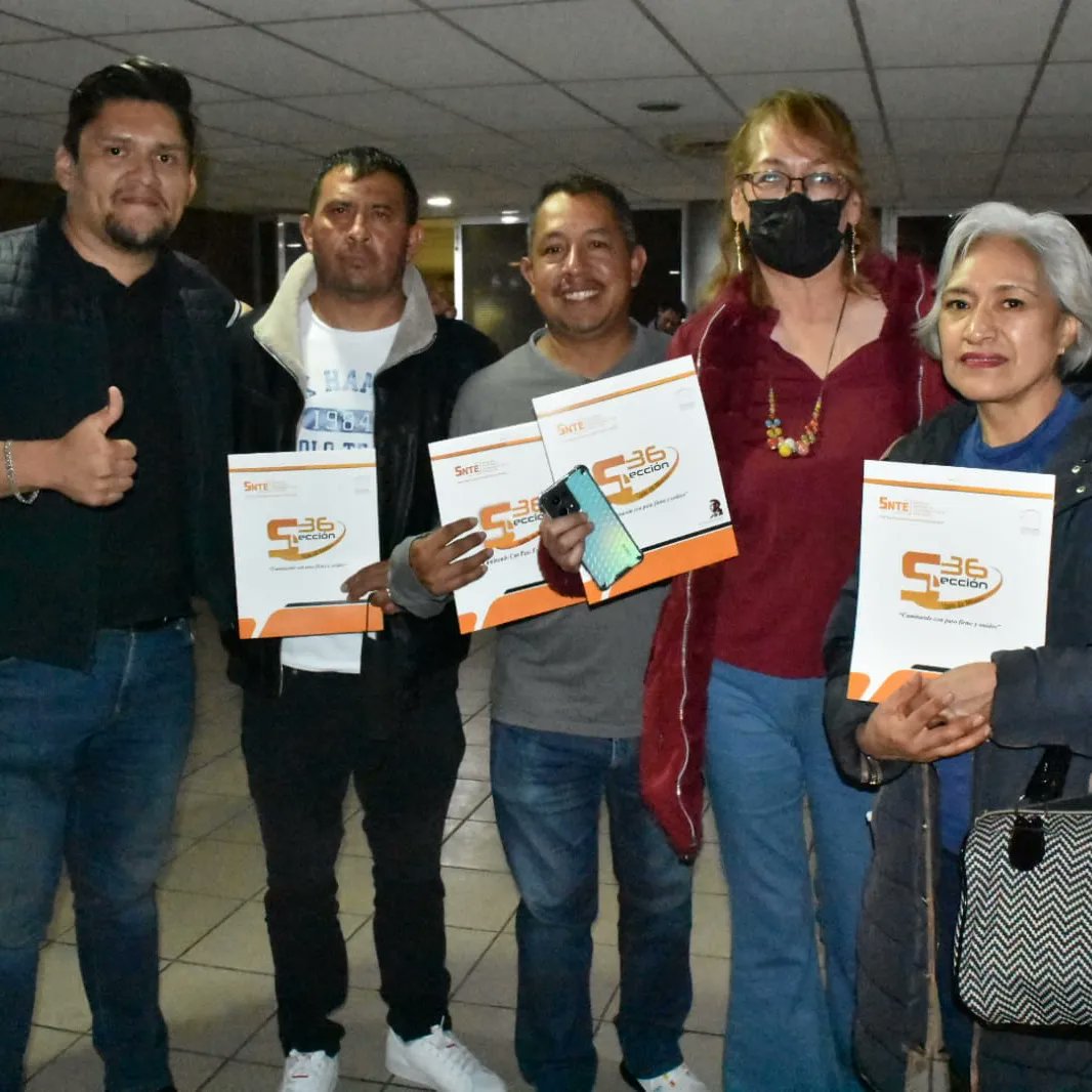 Seccion36Ofic's tweet photo. El día de ayer nuestro Secretario General, Mtro. Rigoberto Vargas Cervantes y responsables de asuntos laborales, realizaron la ✔️entrega de órdenes de basificación, promociones, reanudaciones y nuevos ingresos. 🏫

¡Felicidades a todas y a todos! 👏

#SNTE
#Sección36 https://t.co/dA8S4JkRl7