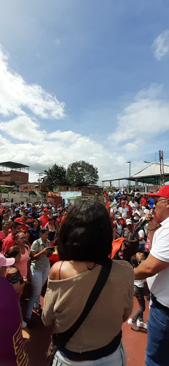 saulyanezyare's tweet photo. El pueblo de #Yare Marcha en contra de las sanciones y amenazas #NoAlGolpeDeEstado #Venezuela #Yare @HectoRodriguez @pinfantea @dcabellor https://t.co/NEm0BCVwgz